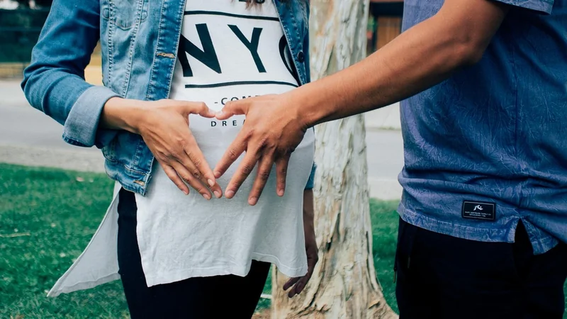 Comment préparer son couple à la parentalité sans se mentir