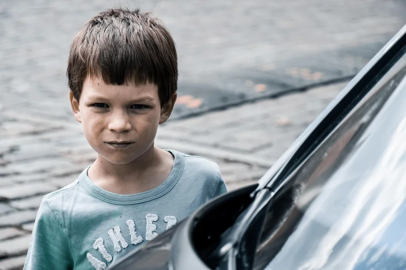 Pourquoi un enfant de 2 ans explose en public ? (spoiler : ce n’est pas un caprice)